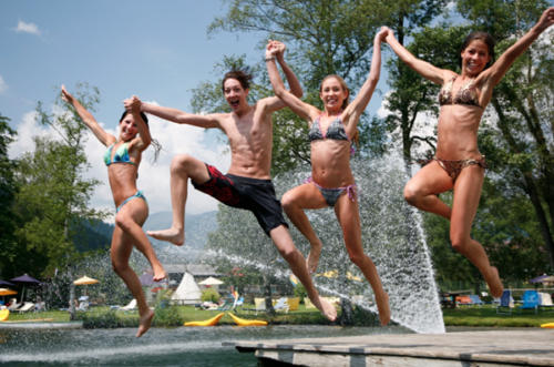 Der Feldsee in Kärnten sorgt für eine herrliche Erfrischung an warmen Sommertagen