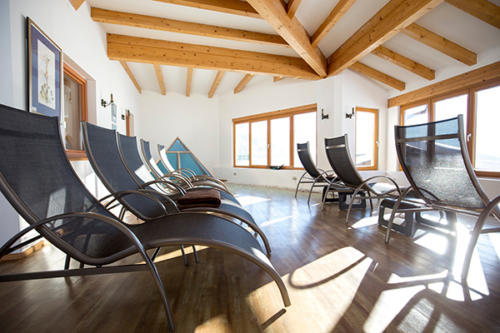 Wellness mit Aussicht auf die Berge erwarten die Gäste im Familienhotel Flachau